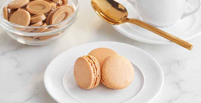 A plate of macarons made with Dulcey chocolate.