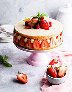 Gateaux Frasier, a fancy French cake with strawberries