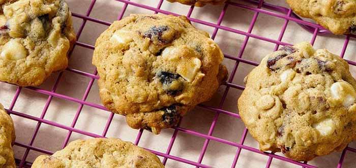 White Chocolate Cranberry Oatmeal Cookies