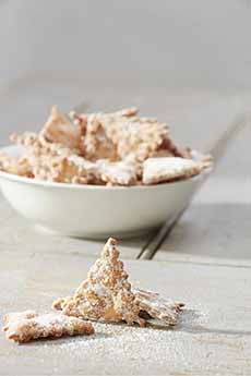 A bowl of Golden Cannoli Chips