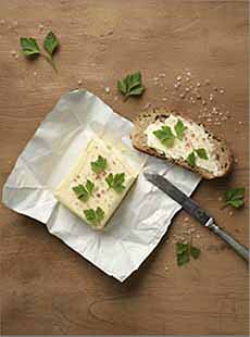 Butterbrot with parsley and pink Himalayan salt
