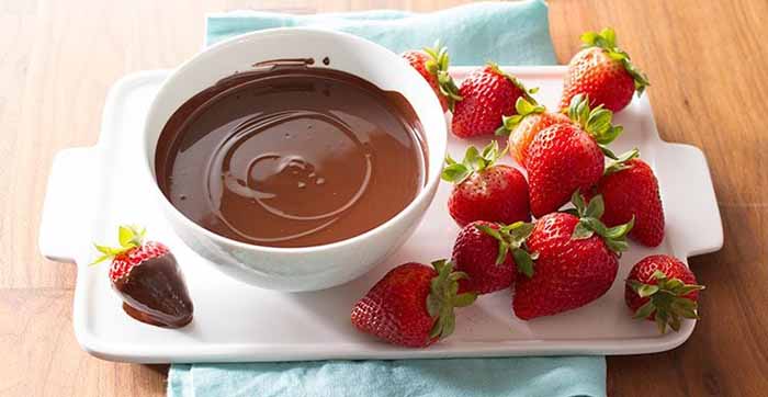 Chocolate Fondue Fruit Dip With Strawberries