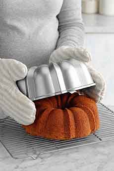 Classic Bundt Cake & Pan