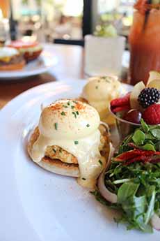 Crabcake Eggs Benedict