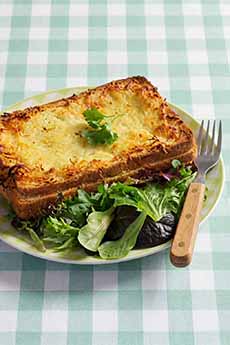 Croque Gagne, a variation of a Croque Monsieur sandwich.