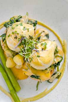 Eggs Benedict With Asparagus