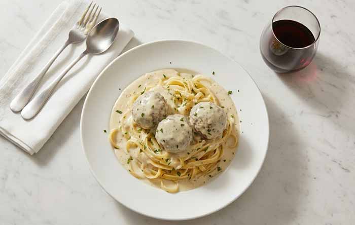 Fettuccine Alfredo With Meatballs