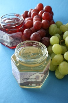 jars-grapes-300