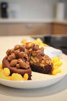 Kladkakka Chocolate Cake With Cheez Doodles