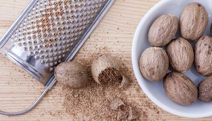 Whole Nutmeg & Grater