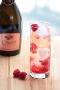 Prosecco Lemonade Cocktail With Raspberries