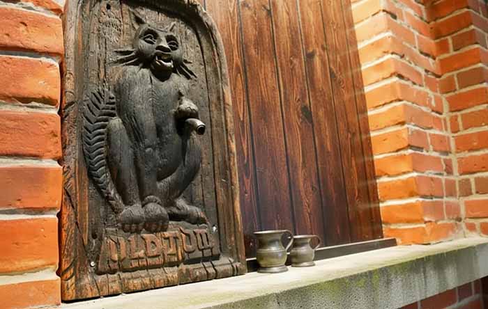 Puss and Mew Gin Dispenser