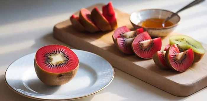 Red Kiwi Snack With Honey