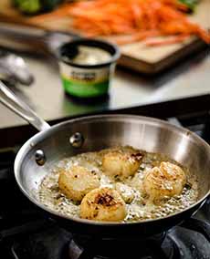 Cooking Scallops In Maitre d'Hotel Compound Butter