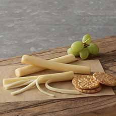 Smoked String Cheese With Grapes & Crackers